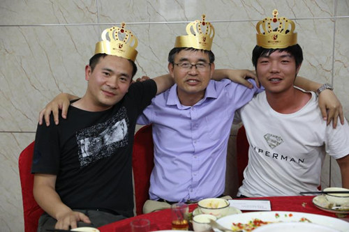 1545187216199520.jpg 說(shuō)明: 合影